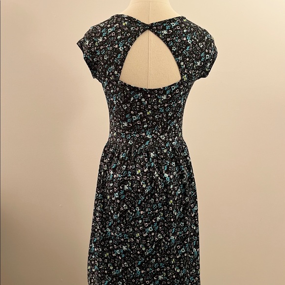 Floral Print Dress - Picture 5 of 7